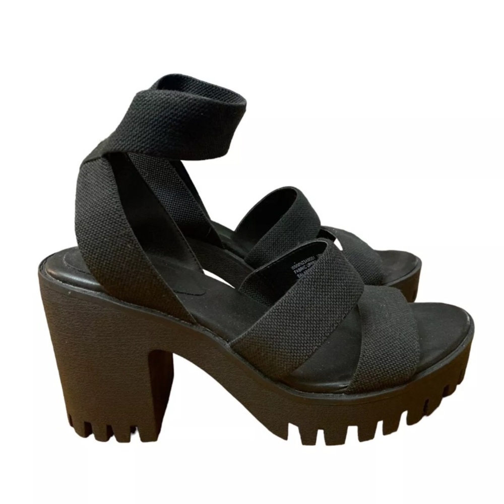 Madden NYC Women's 9.5 LUG Black Heels Sandals Stretch Straps Y2K Strappy Peep